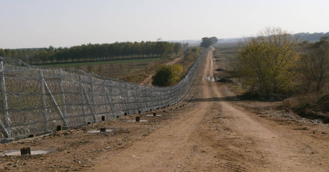 Ο φράκτης επεκτείνεται αλλά η πατρίδα παραμένει ξέφραγο αμπέλι